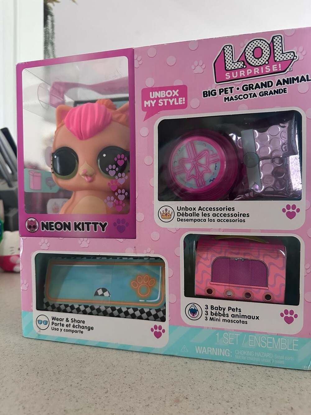 L.O.L. Surprise! Big Pet Neon Kitty Doll Playset